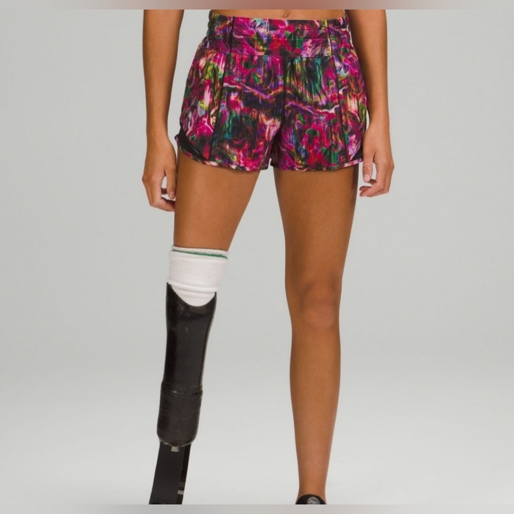 lululemon hotty hot shorts 2.5